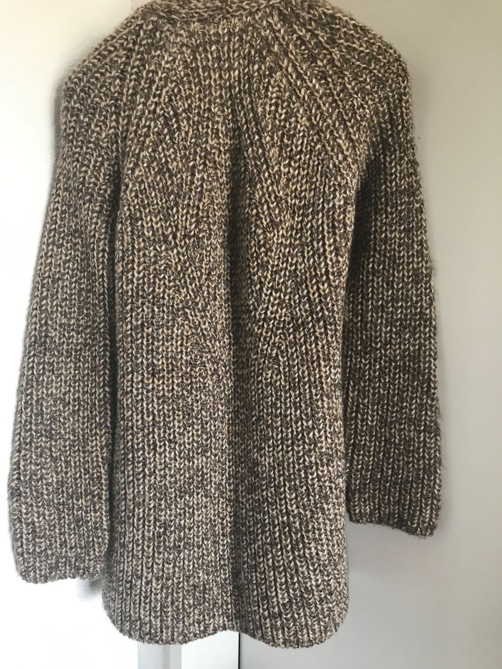Zara Giacche: Warme Strickjacke ZARA - braun Länge 80cm – Usato da Niederteufen venduto da mix18 1