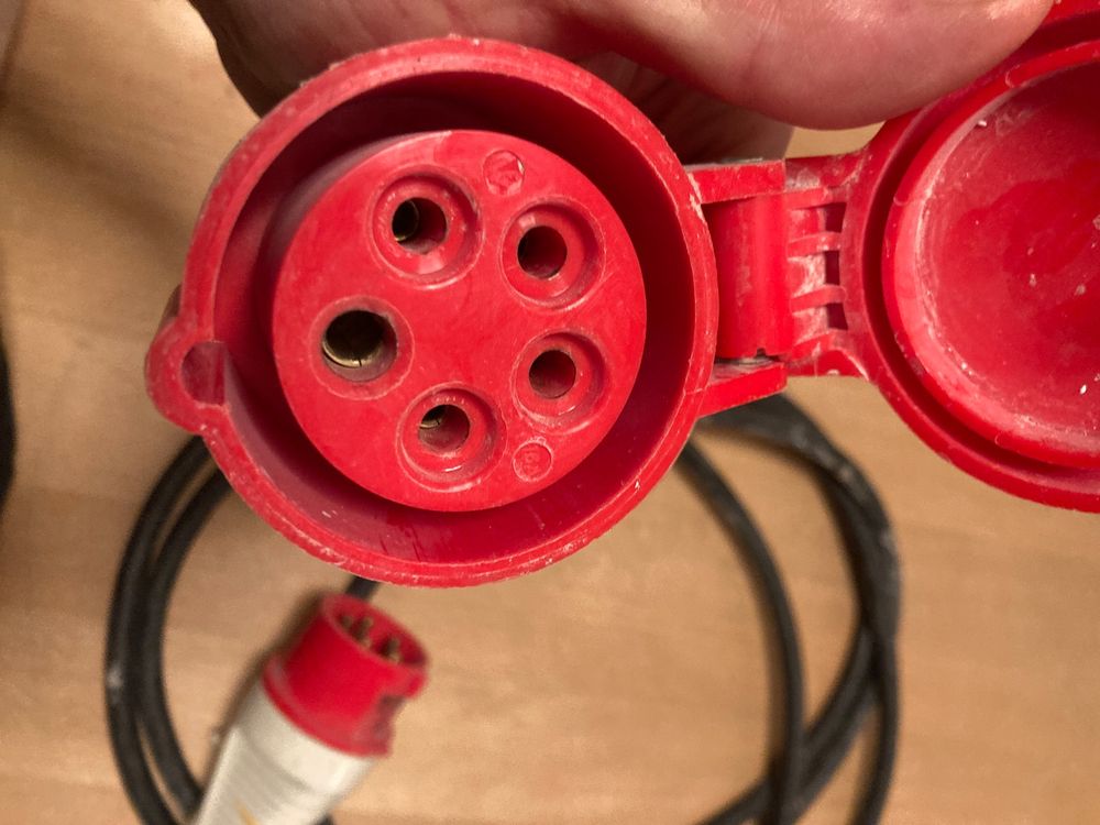 CEE Adapter 32A Auf 16A | 0.5m Starkstrom Adapter | Mit Leitungsschutzschalter IP44