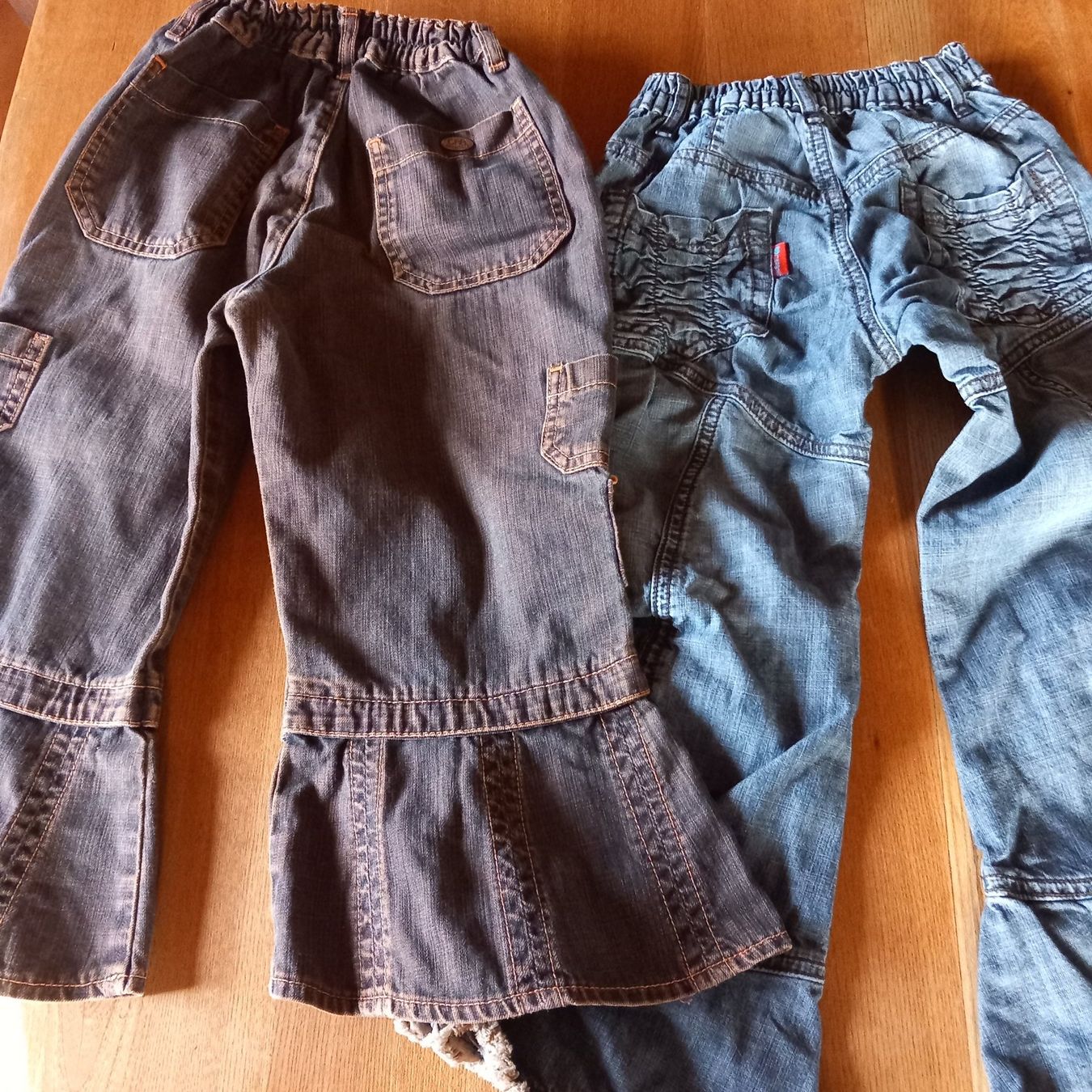 Pantaloni: Lot de 2 pantalons Carbone 122/1288 – Usato da Courrendlin venduto da tititchoun 1