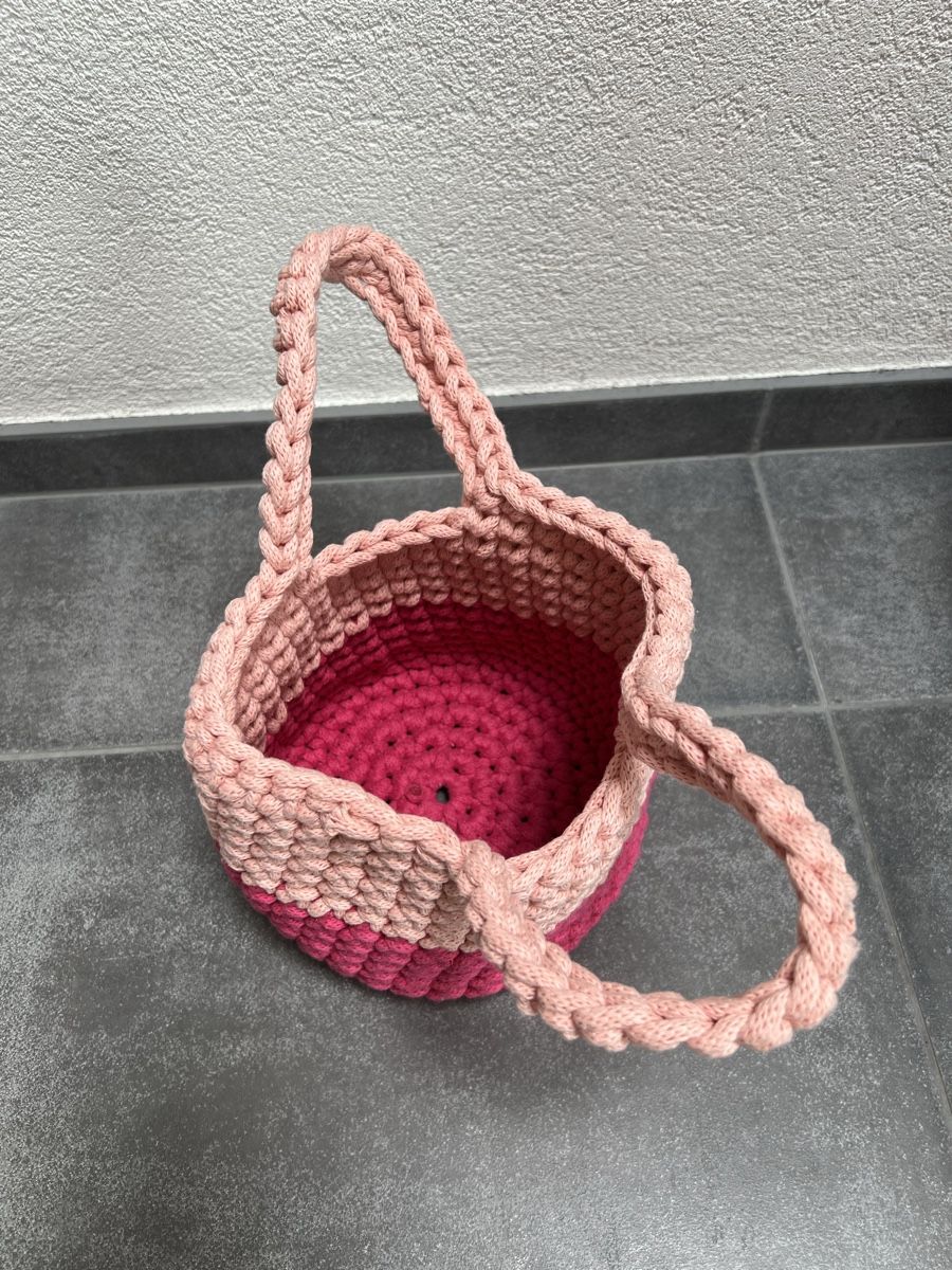 Borse da donna: Selbstgehäckelte Tasche, pink/rosa – Usato da Wettswil venduto da alstel24 2