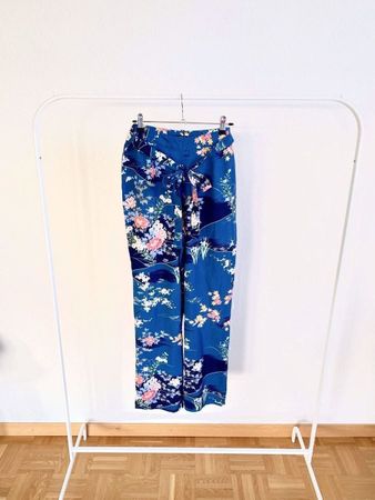 Hose mit Blumenmuster Gr S (36/38)