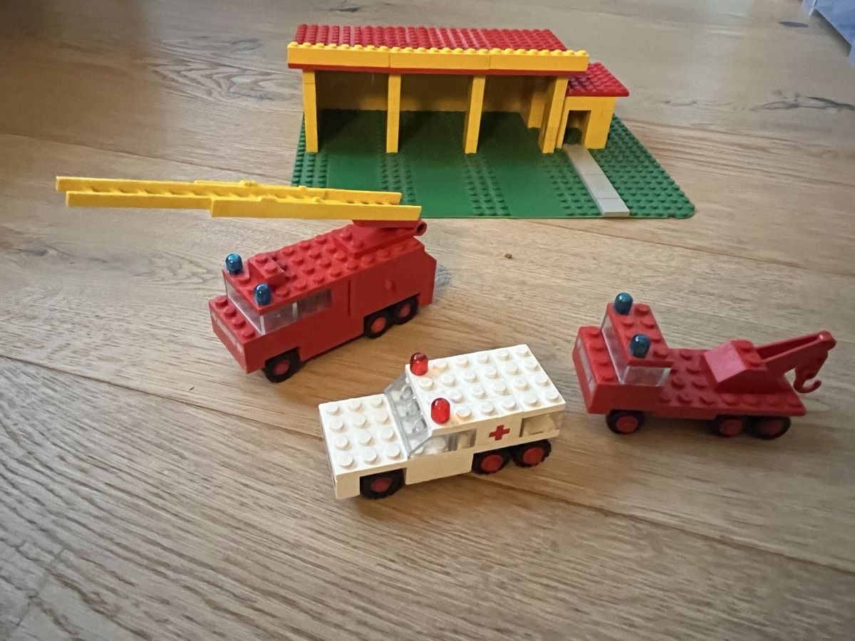 Lego Kit di costruzioni: Nostalgisches Lego System Set – Usato da Mettmenstetten venduto da Himbeerii