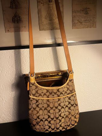 COACH Signature Schultertasche Braun Beige Monogram