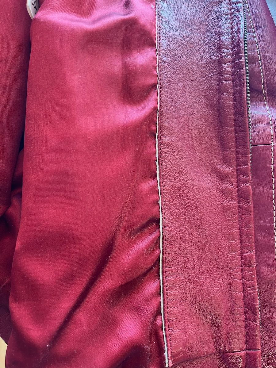 Jacken: Damen Lederjacke in Bordeaux rot – Gebraucht aus Benken SG von micksim 6