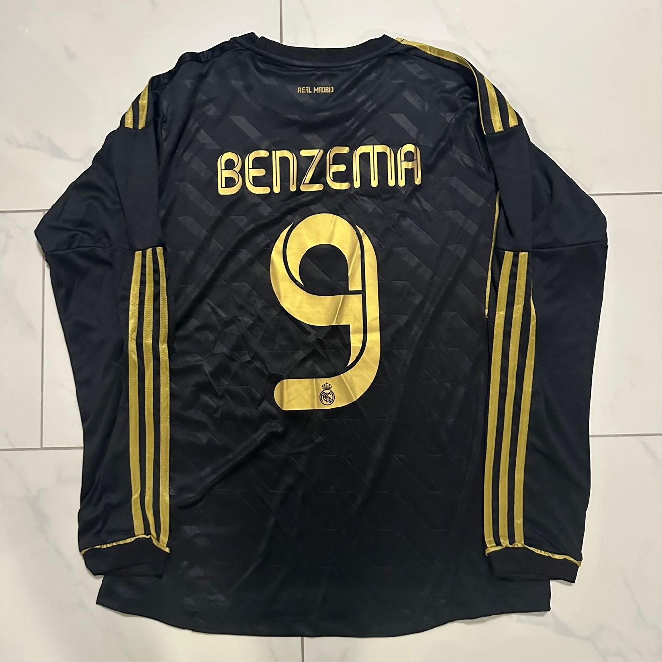Real Madrid Leibchen & Hosen: Real Madrid Benzema Langarmtrikot Grösse L – Neu (gemäss Beschreibung) aus Liestal von tha_dg6j 1