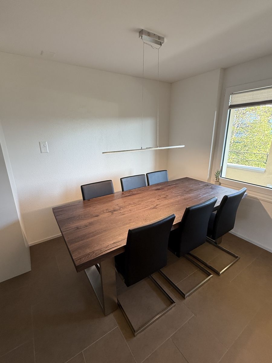 Tables: Esstisch Eiche 220cm inkl. 6 Stühle – D'occasion à Hunzenschwil par Limitless15