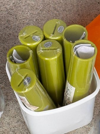 2 Kartonkisten mit Boxen, Lampen, Küche, Büro, Pizzamesser