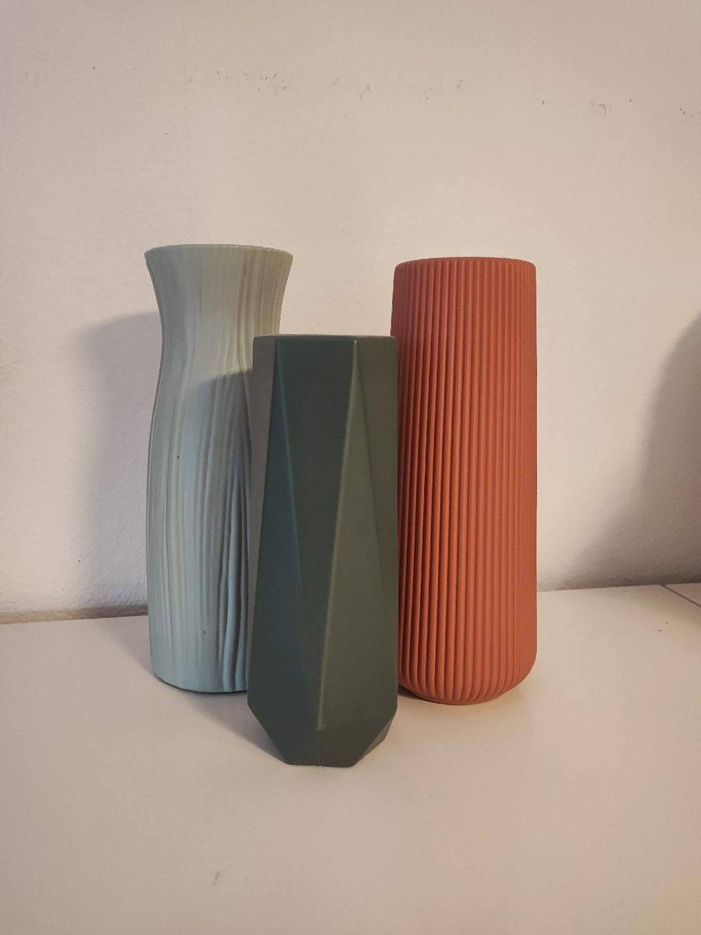 Tutte le decorazioni: 3 Vases set different colors and shapes – Nuovo (secondo la descrizione) da Zürich venduto da ari_7rtc