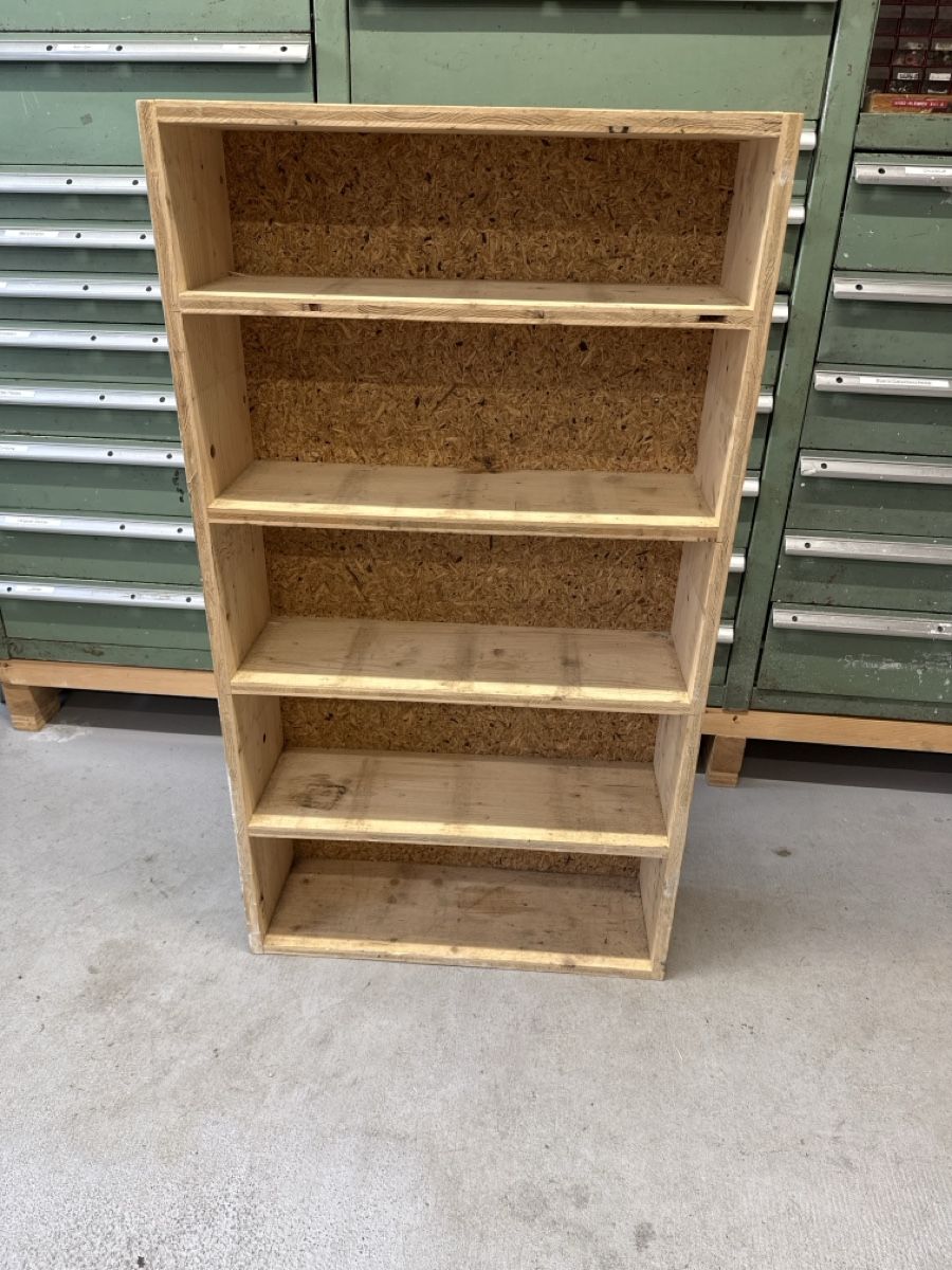 Regale: Gestell / Regal – Gebraucht aus Gossau SG von Airsal_Racer