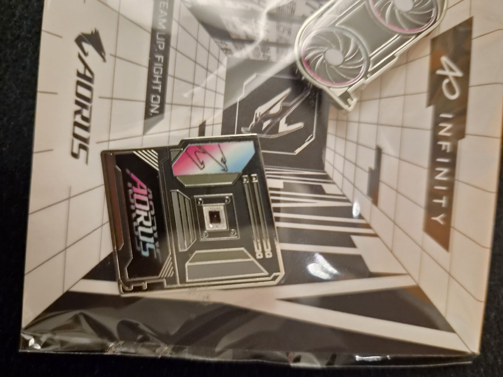 Plaquettes & Badges: Gamescom 2026 Merch Bundle AORUS INFINITY + AFTERWORLD – Neuf avec emballage d'origine à Rorschach par Fresh87 1