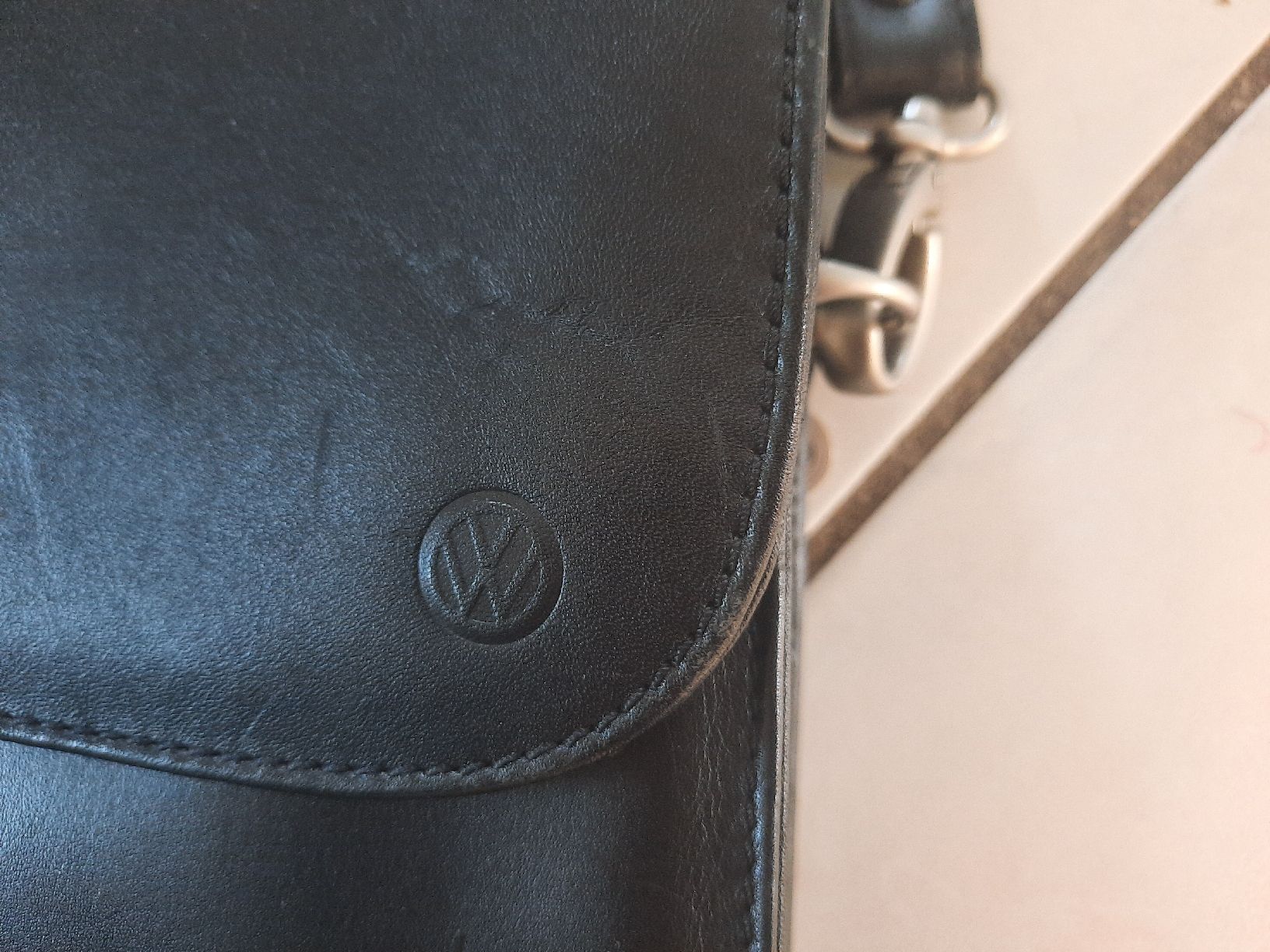 Valigie & Borse: PORTE-DOCUMENTS, en CUIR, Avec LOGO VW – Usato da Le Locle venduto da marylise01 1