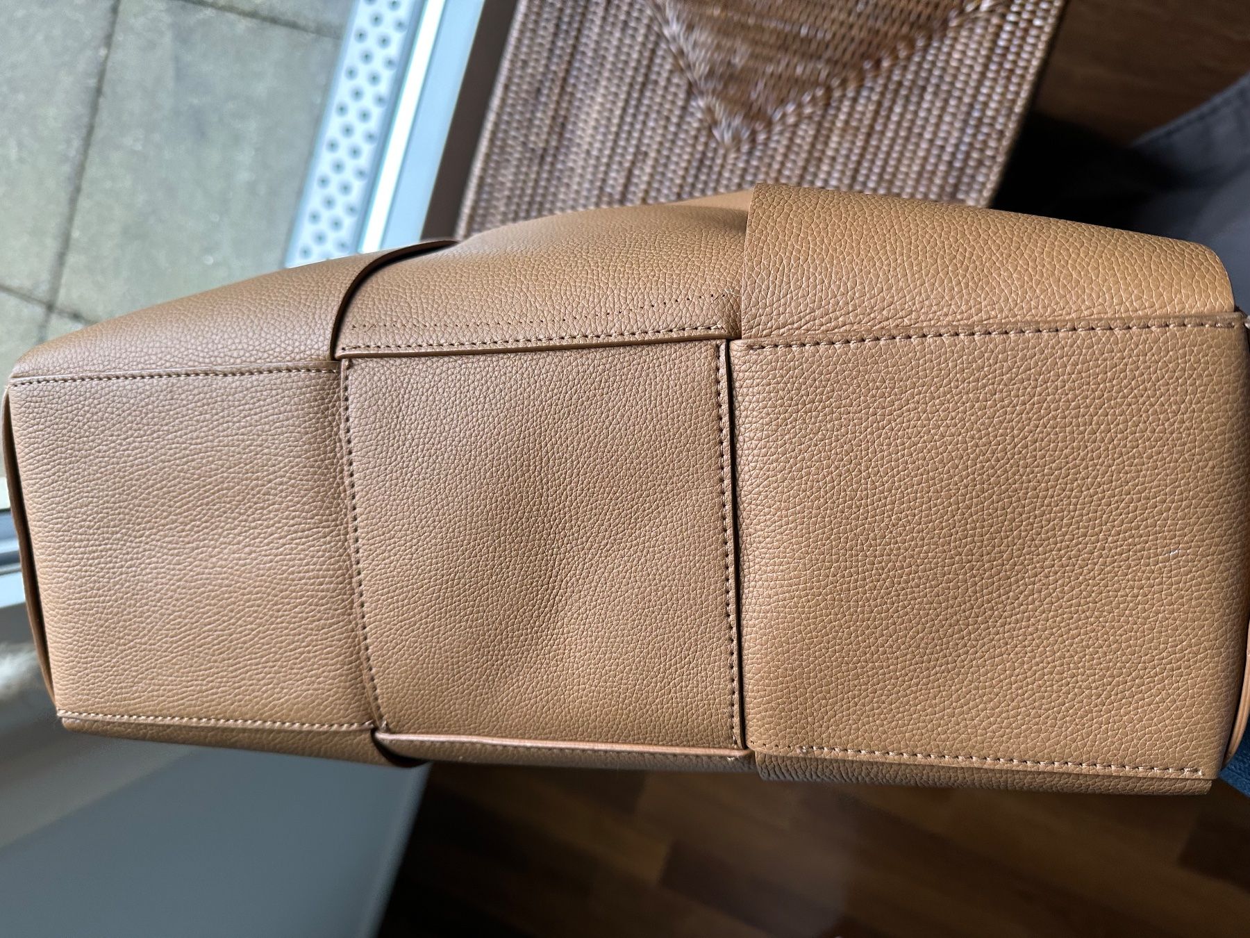 Bottega Veneta Borse: Bottega Veneta large Arco leather tote – Nuovo (secondo la descrizione) da Langnau am Albis venduto da bar_ml6k 4