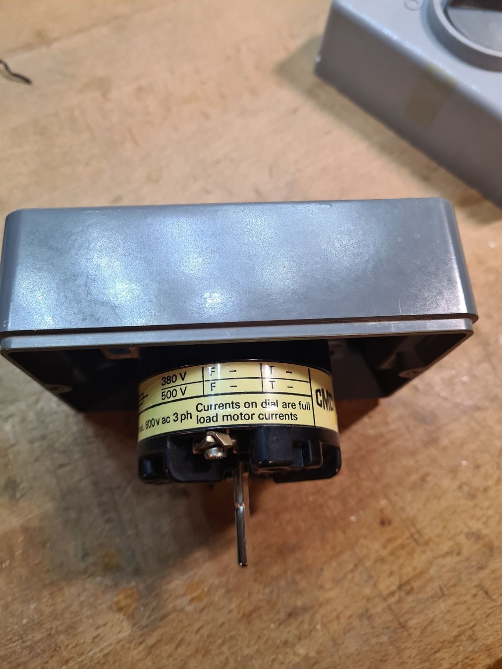 Interruttori: Interruttore termico di sicurezza CMC 380V 0,3 / 0,45A – Usato da Riva San Vitale venduto da ramarro57 4