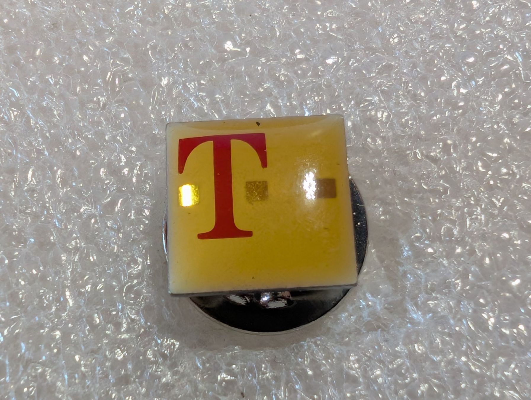 Placchette & Badge: Ansteckpin 260: T-Mobile – Usato da Oppligen venduto da Pin-Fall-Shop