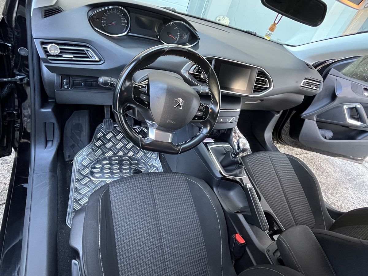 Peugeot Automobili: Peugeot 308 SW Schwarz – Usato da Schüpfen venduto da Bella1. 3