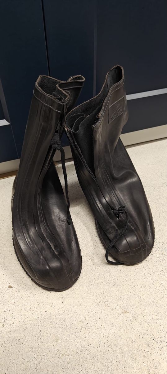Scarpe da uomo: Originale Überschuhe Bundeswehr – Usato da Rickenbach ZH venduto da Vanijo