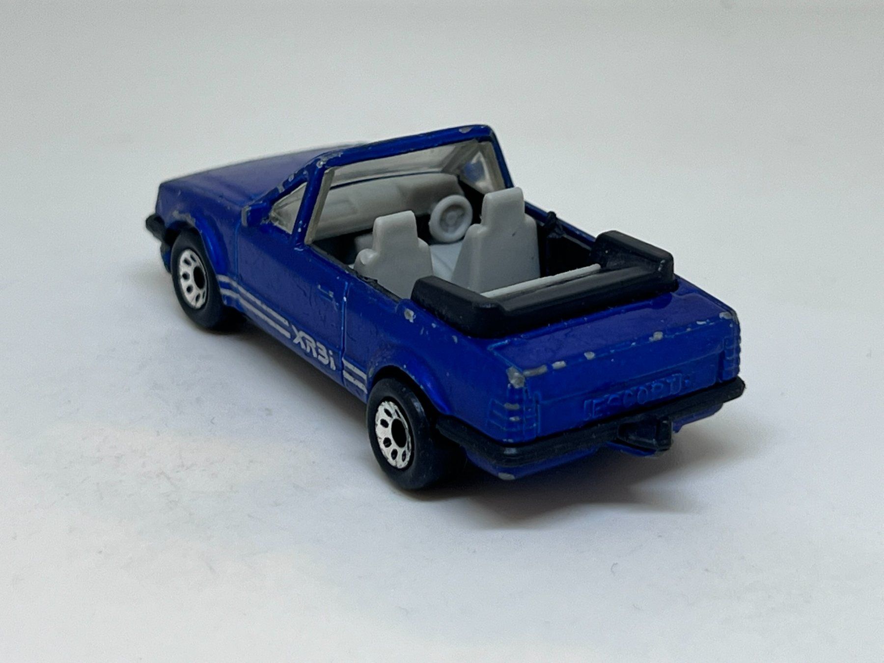 Matchbox Modellini d'auto: Matchbox Ford Escort Cabriolet #719 – Usato da Wildegg venduto da LaaBoutique 2
