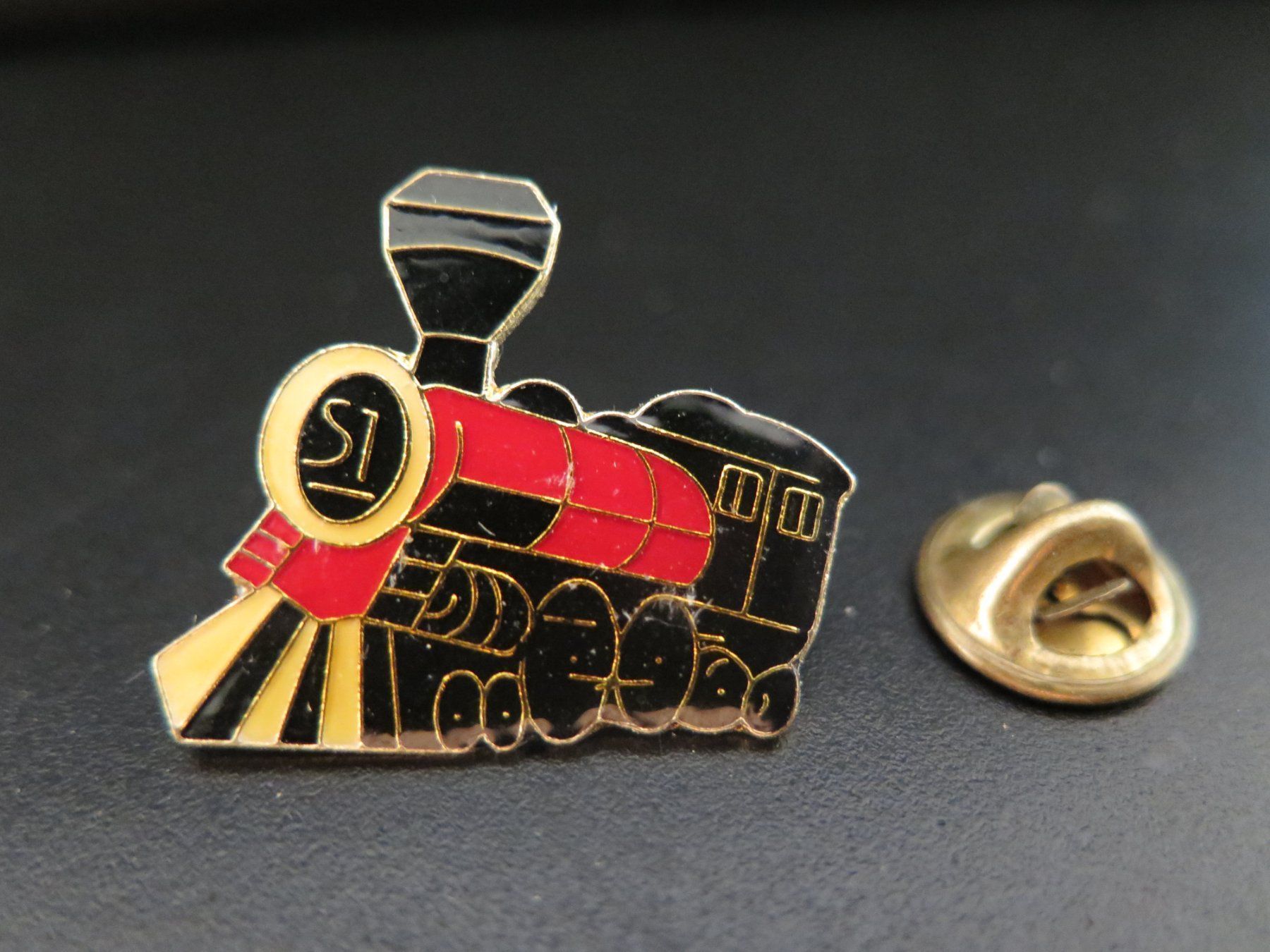 Spille & Fermagli: PIN DAMPFLOKOMOTIVE - ERHALT SIEHE SCAN – Usato da Losone venduto da EM2019