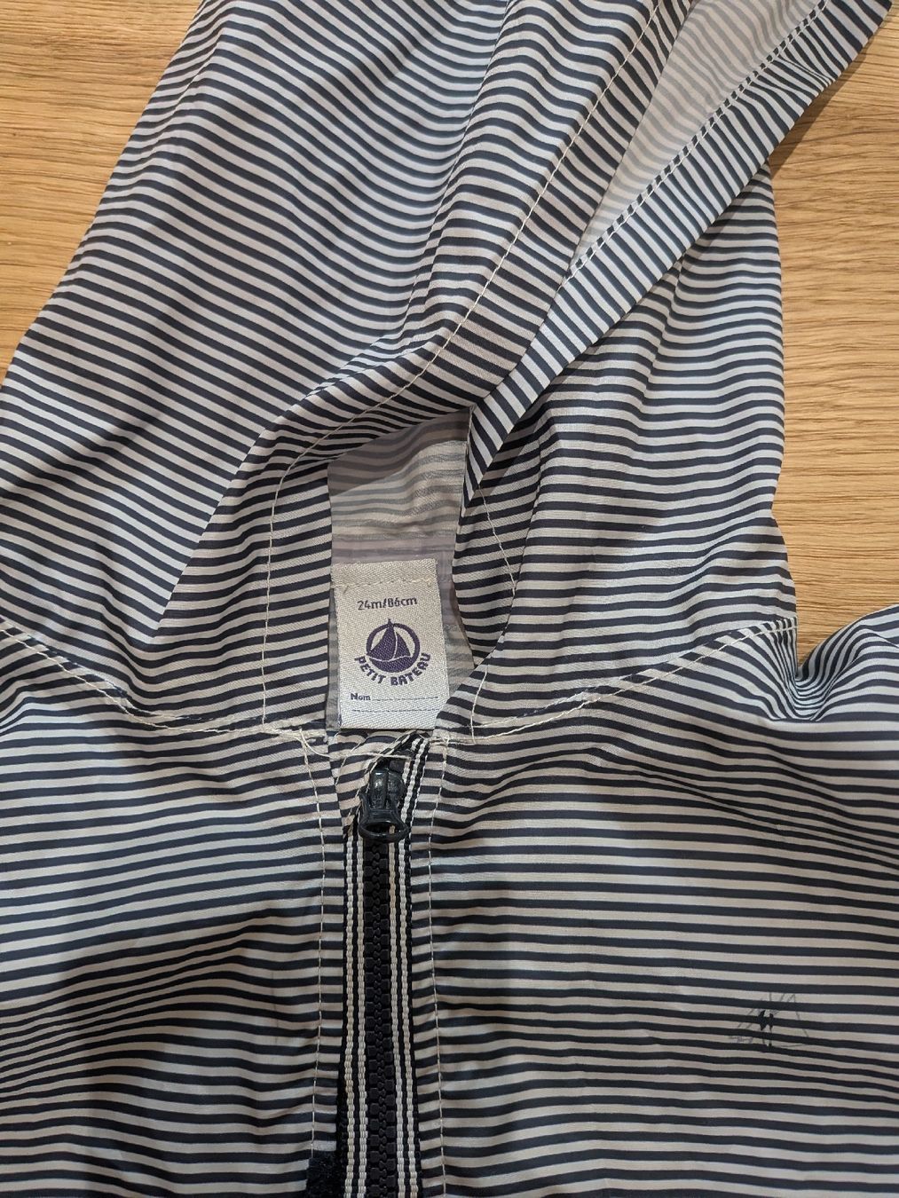 Petit Bateau Jacken & Mäntel: Petit Bateau Regenjacke gestreift – Gebraucht aus Eschenbach SG von SanFranciscoCalifornia 1