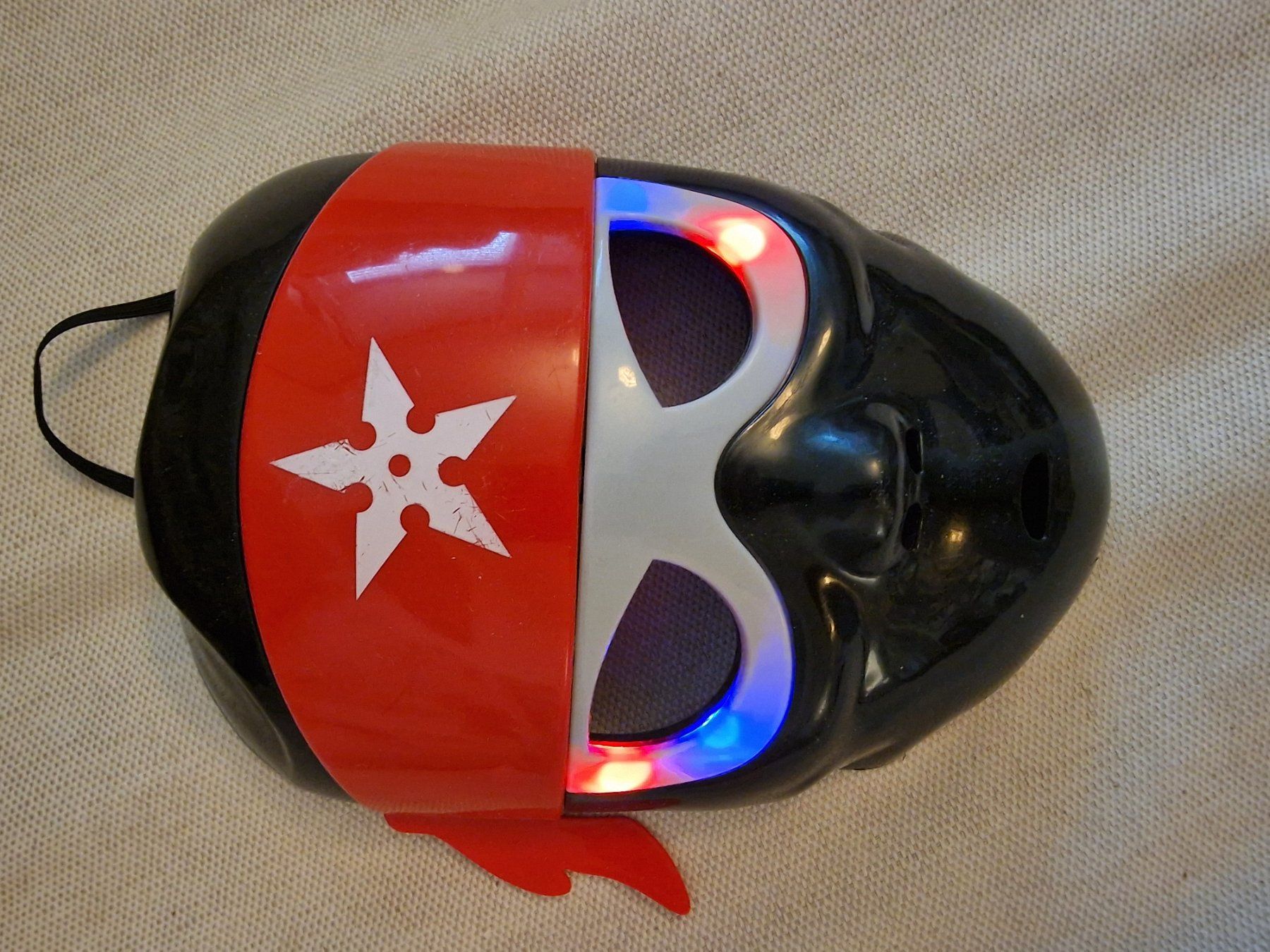 Giocattoli: Ninja-Maske mit Lichteffekt – Usato da Zürich venduto da Pemberleys