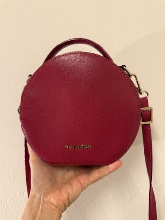TJ Collection Lederhandtasche / Crossbody – Bordeauxrot 