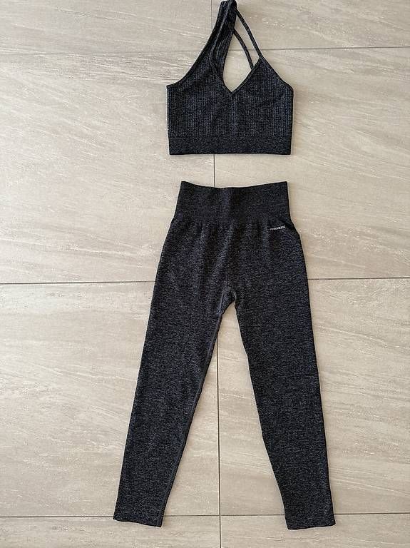 Lots de vêtements: Sport Set – D'occasion à Zwingen par KatjaM
