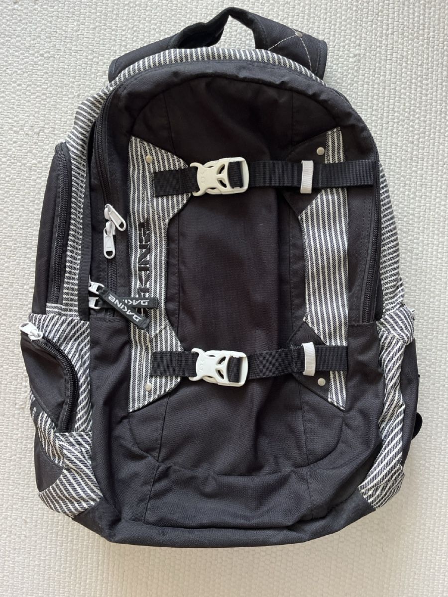 Dakine Rucksäcke: Dakine Rucksack mit Laptop Fach – Gebraucht aus Sarnen von aje_zv8j
