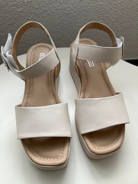 Scarpe da donna: Sandalette Grösse 37,beige, Leder – Usato da Gossau ZH venduto da Influenza