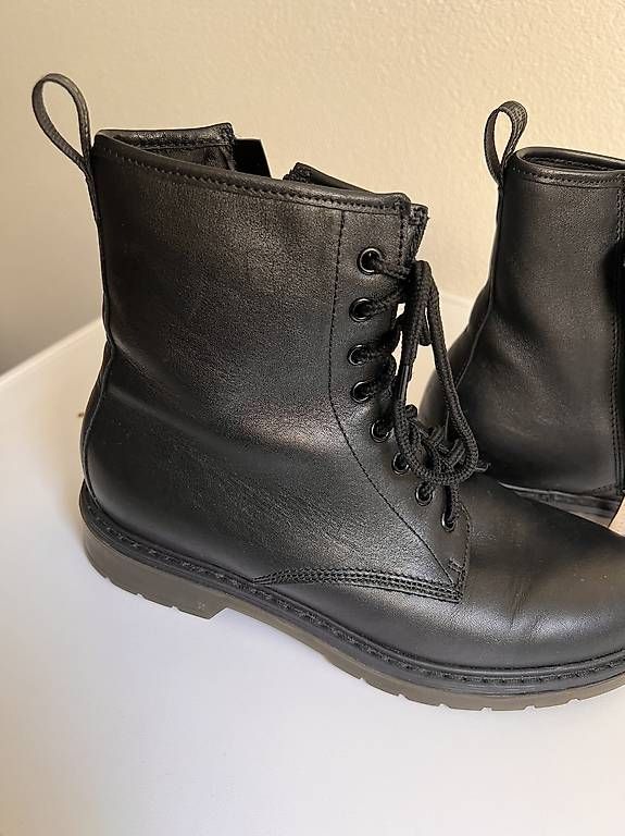 Chaussures femmes: Anfibi neri IGI&CO – D'occasion à Tenero par loa_7m8d 2