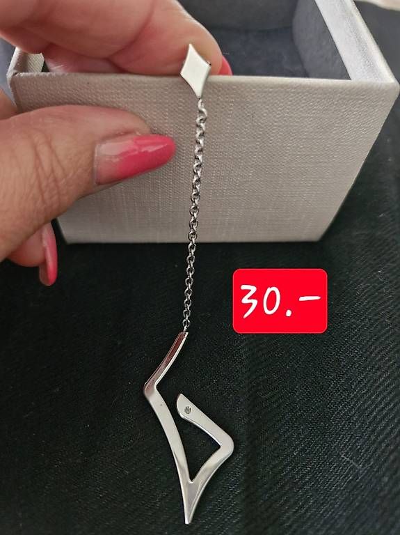 Autres bijoux: Bijoux en acier moderne  – D'occasion à Romanel-s-Lausanne par lor_dvf8 1