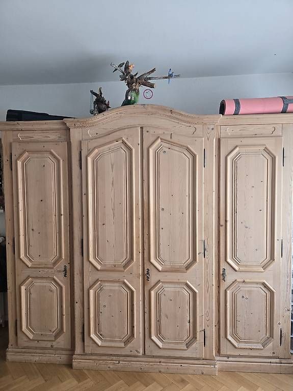 Armoires: Grosser Kleiderschrank – D'occasion à Basel par giu_2sb7 1