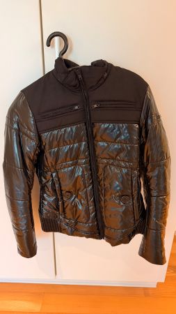 Motorradjacke mit Schulter- und Ellbogenschoner
