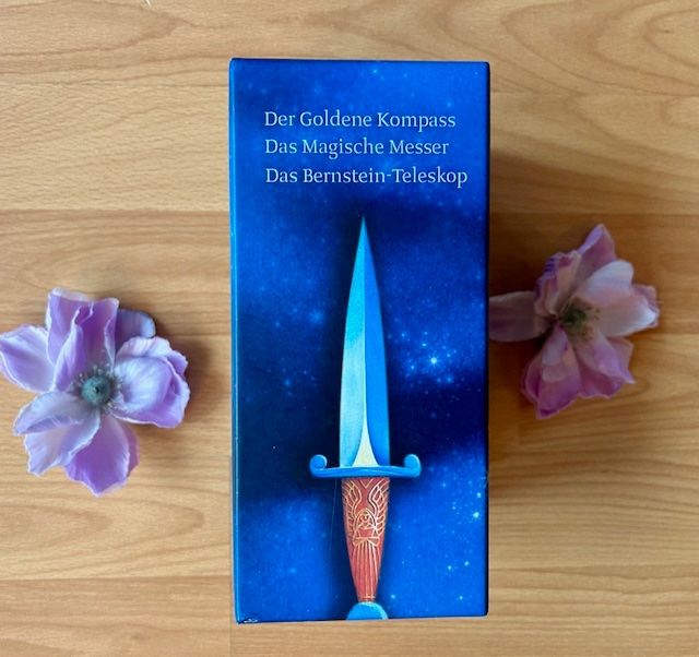 Libri: Philip Pullman "Der Goldene Kompass", Trilogie, einfach Kult – Nuovo (secondo la descrizione) da Bern venduto da Denzel8 4