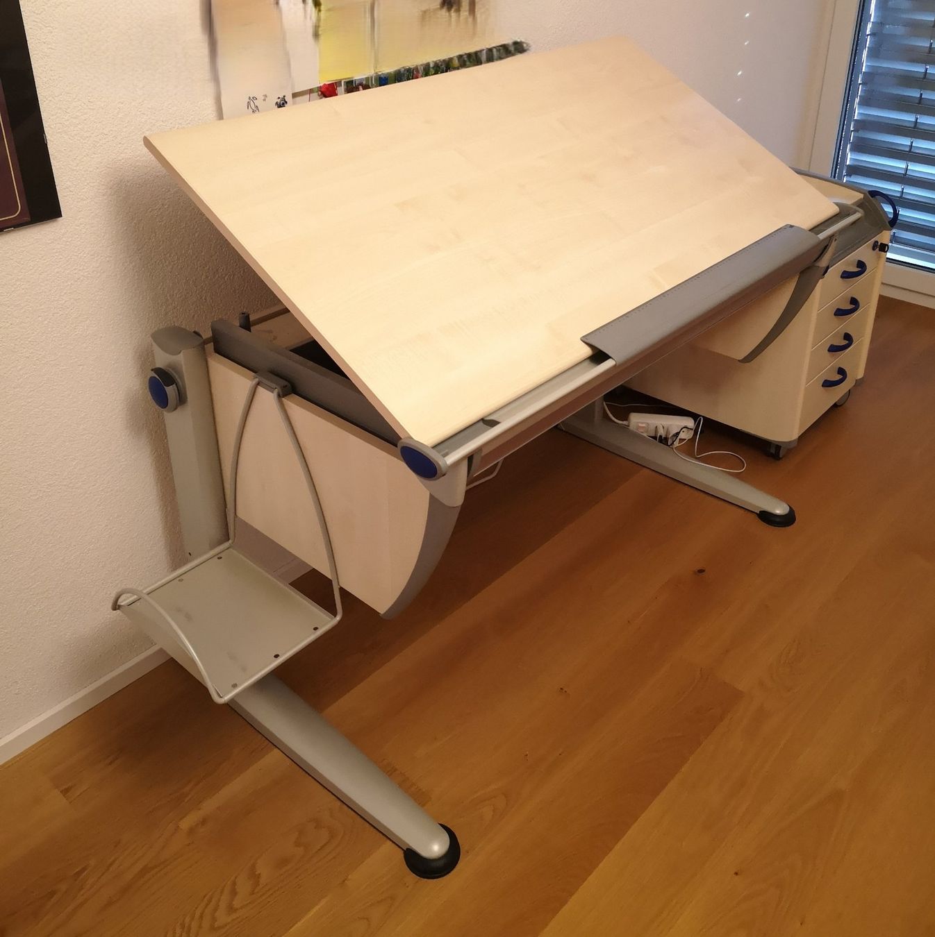 Moll Schreibtische: Kinderschreibtisch Moll Runner (System basic) mit Rollkorpus – Gebraucht aus Bassersdorf von  1