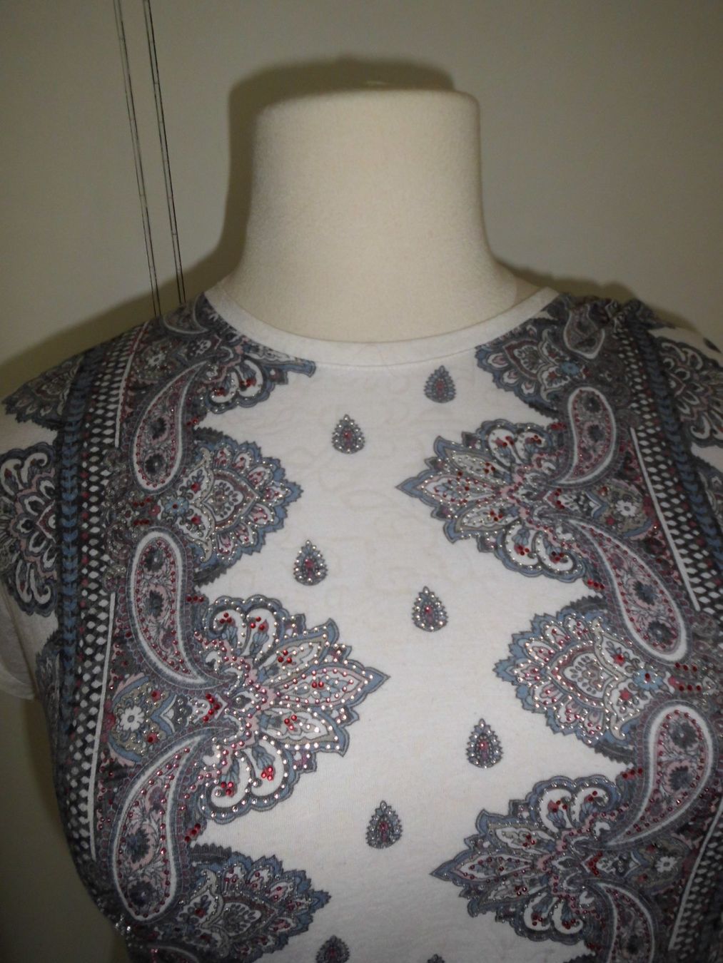 T-shirt: T-shirt blanc/gris T. M – Usato da Marin-Epagnier venduto da Madja 1