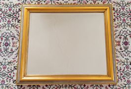 Schöner Spiegel mit Goldrahmen