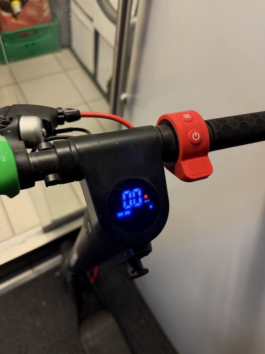 Scooters: Phoenix Elektroroller mit Display – Gebraucht aus Altstätten SG von Blume1992 2