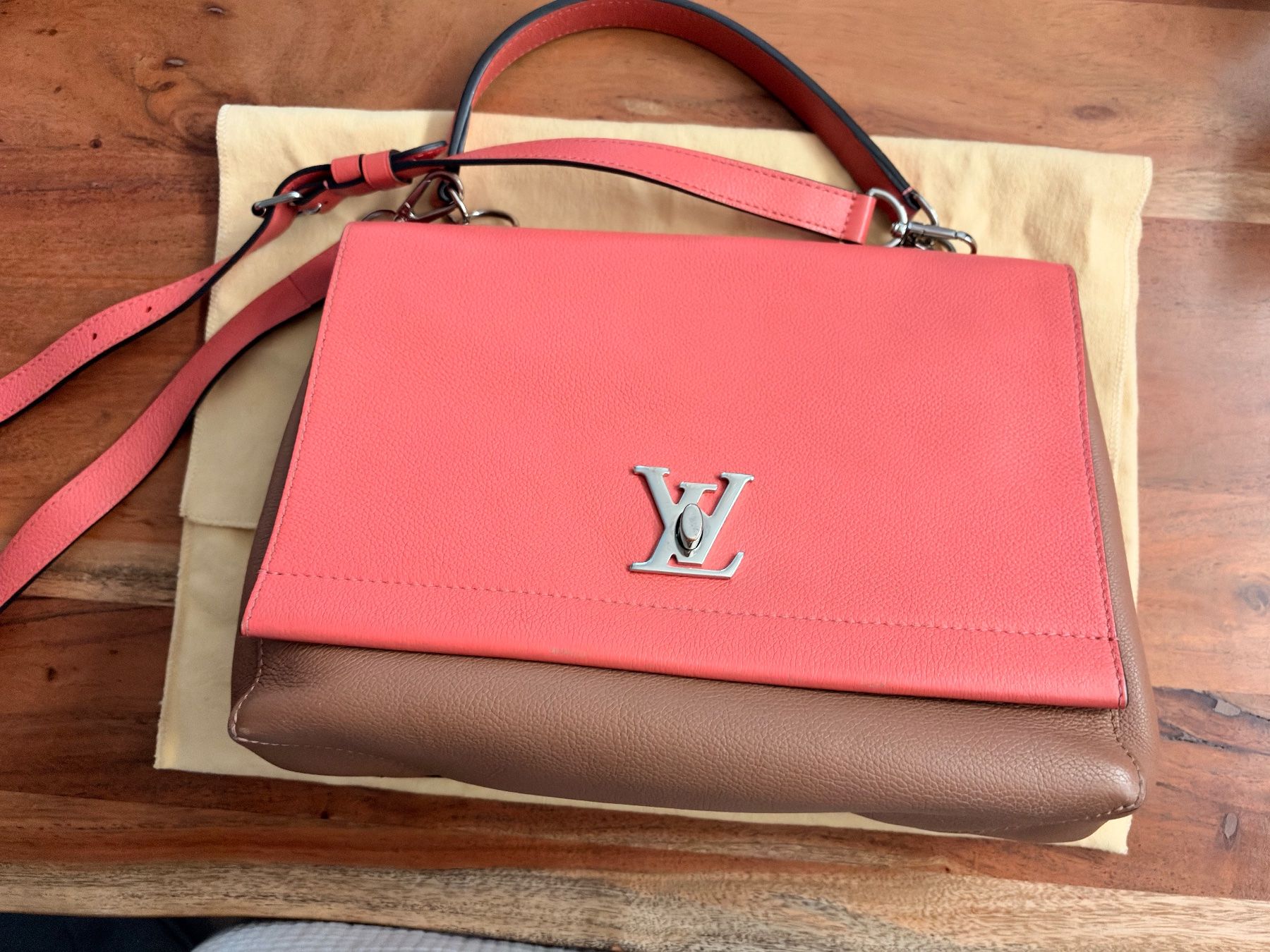Louis Vuitton Borse da donna: Louis Vuitton Lock me Blossom Tasche – Usato da St. Moritz venduto da Capricorn88