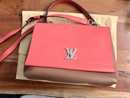 Louis Vuitton Lock me Blossom Tasche