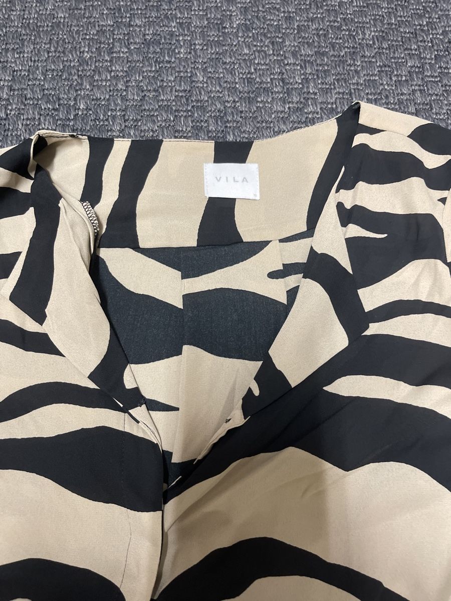 Vila Camicette: Vila Bluse gr Xs schwarz/ dunkelbeige – Usato da Bad Zurzach venduto da Cuore34 1