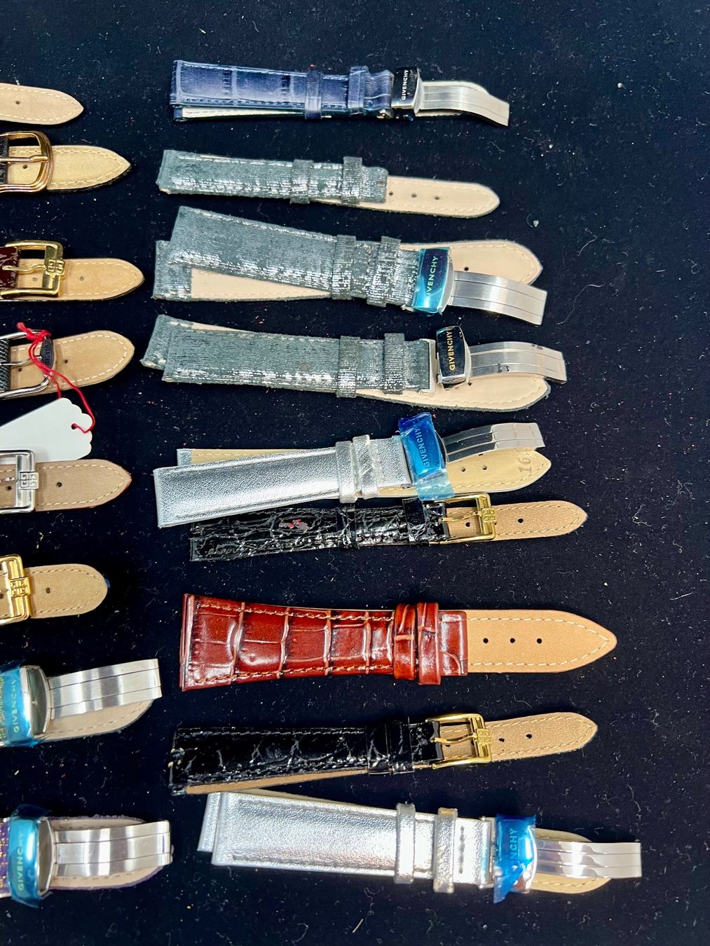 Givenchy Armbänder & -reifen: Givenchy lot de 25 bracelets en cuir – Neu (gemäss Beschreibung) aus Sion von ROBY_ROBY_ROBY 1