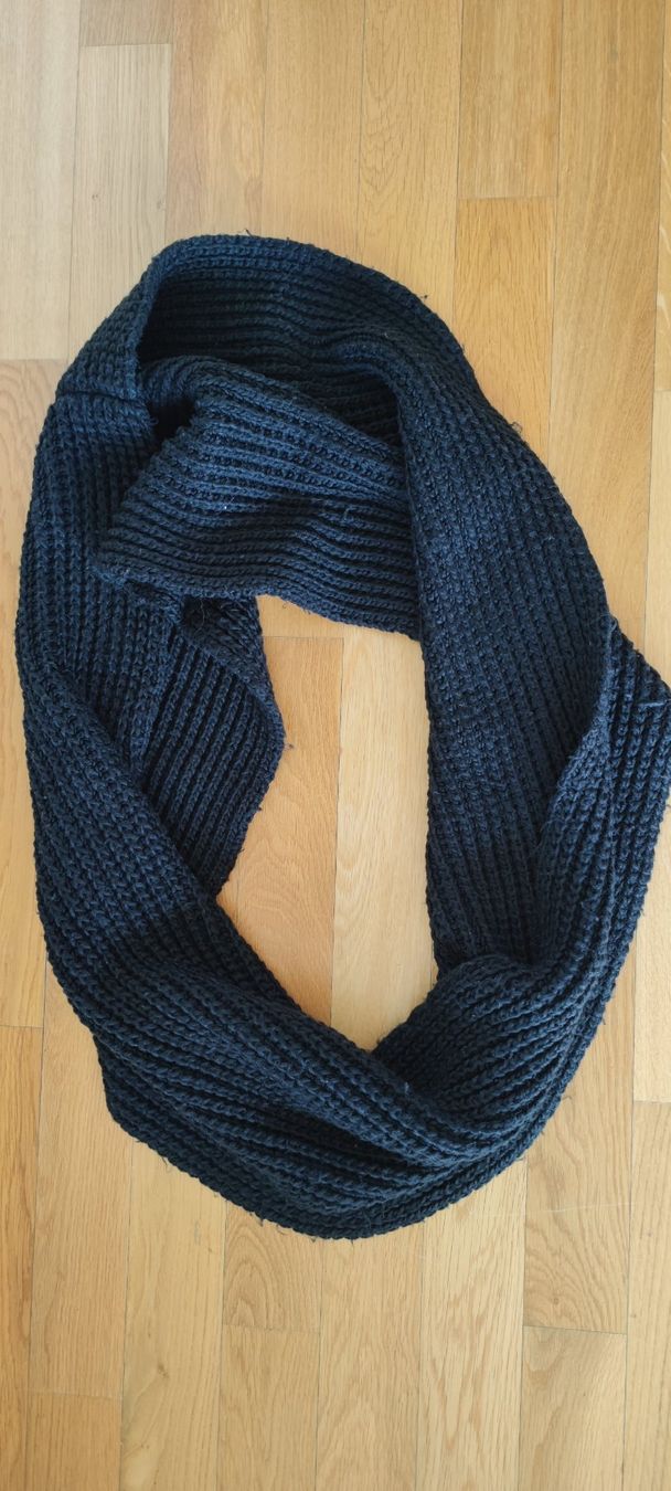 Foulards, Tücher & Schals: Schlauchschal – Gebraucht aus Zug von vik_8fdf