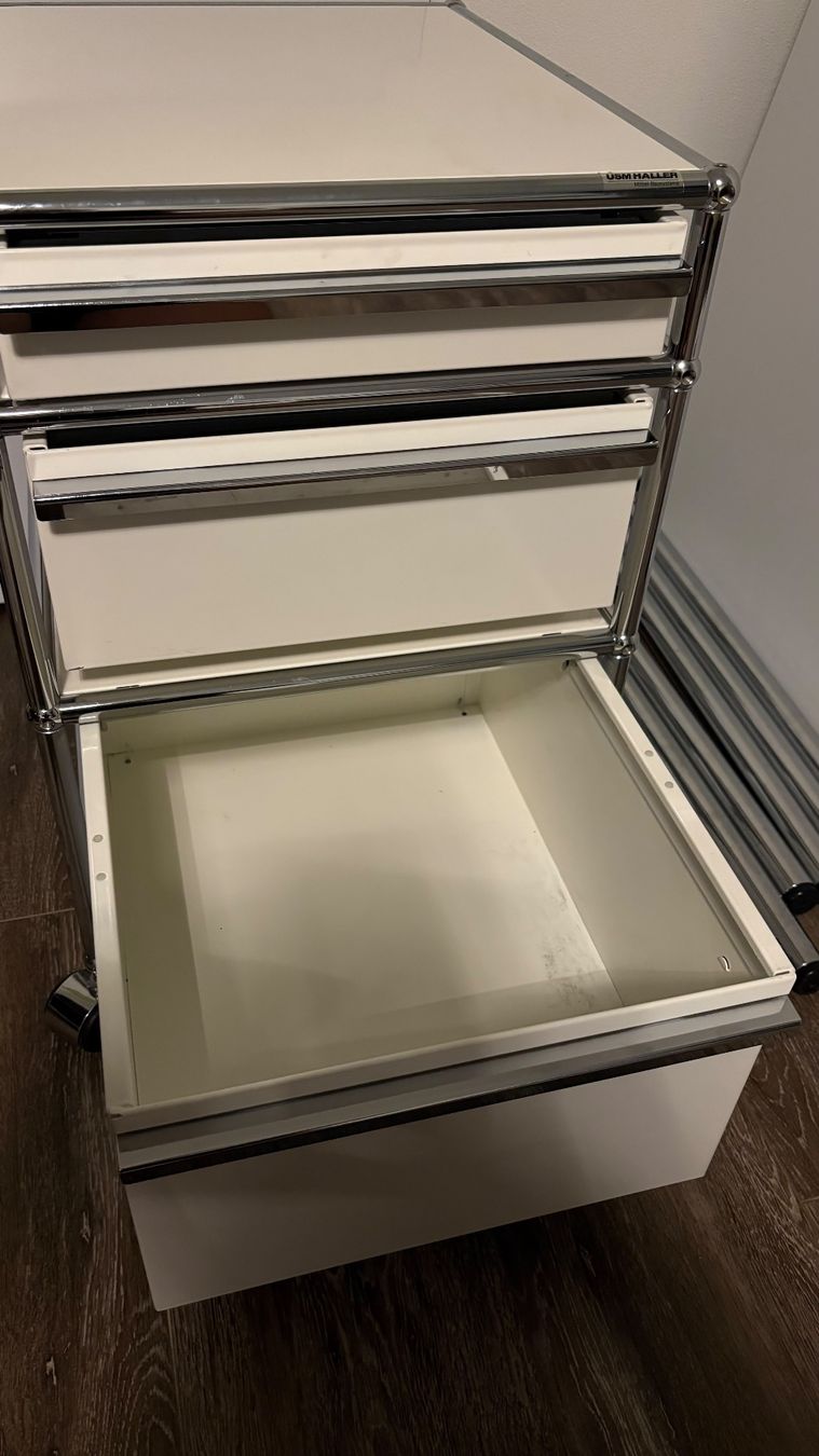 USM Banconi: USM Haller Rollcontainer Weiss – Usato da Etziken venduto da yve_9tfq 4