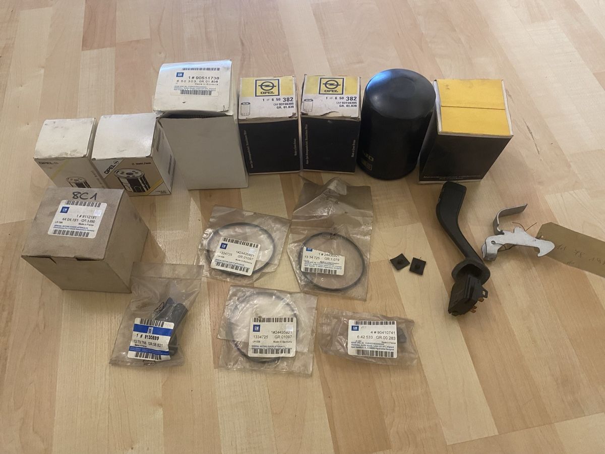 Opel Tutti pezzi di ricambio auto: NOS Opel Ersatzteile Youngtimer Ölfilter Schalter etc – Nuovo e nell'imballaggio originale da Seftigen venduto da Msie