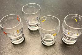 4er Set antike Schnapsgläsli mit bunten Blümchen Dekor