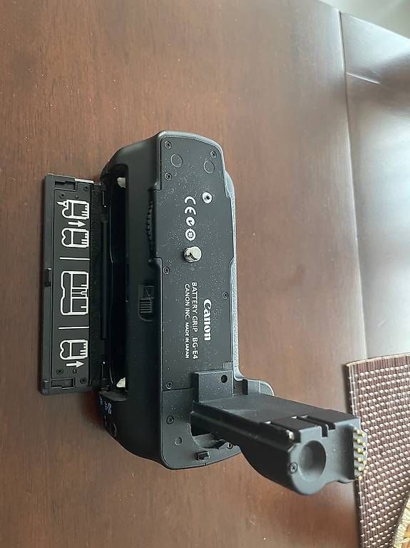 Canon Fotocamera: Batteriegriff BG-E4 für die Canon EOS 5D – Usato da Luzern venduto da svenindessau 3
