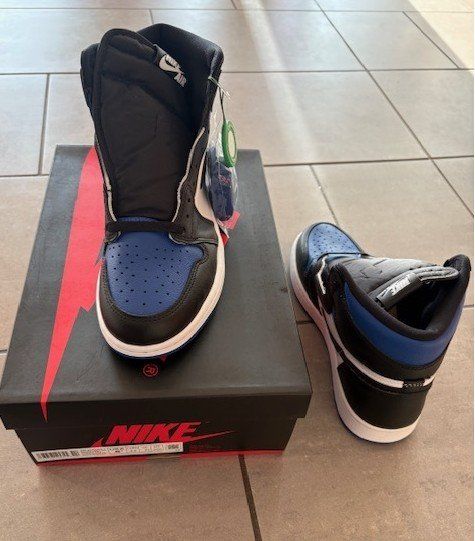 Jordan Herrenschuhe: JORDAN 1 RETRO HIGH OG - Royal Toe - EU42 / US8.5 – Neu und originalverpackt aus Eggenwil von alecato 1