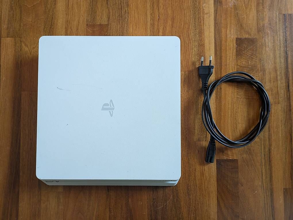 Console: PlayStation 4 Slim 500GB – Usato da Winterthur venduto da kuenzleben