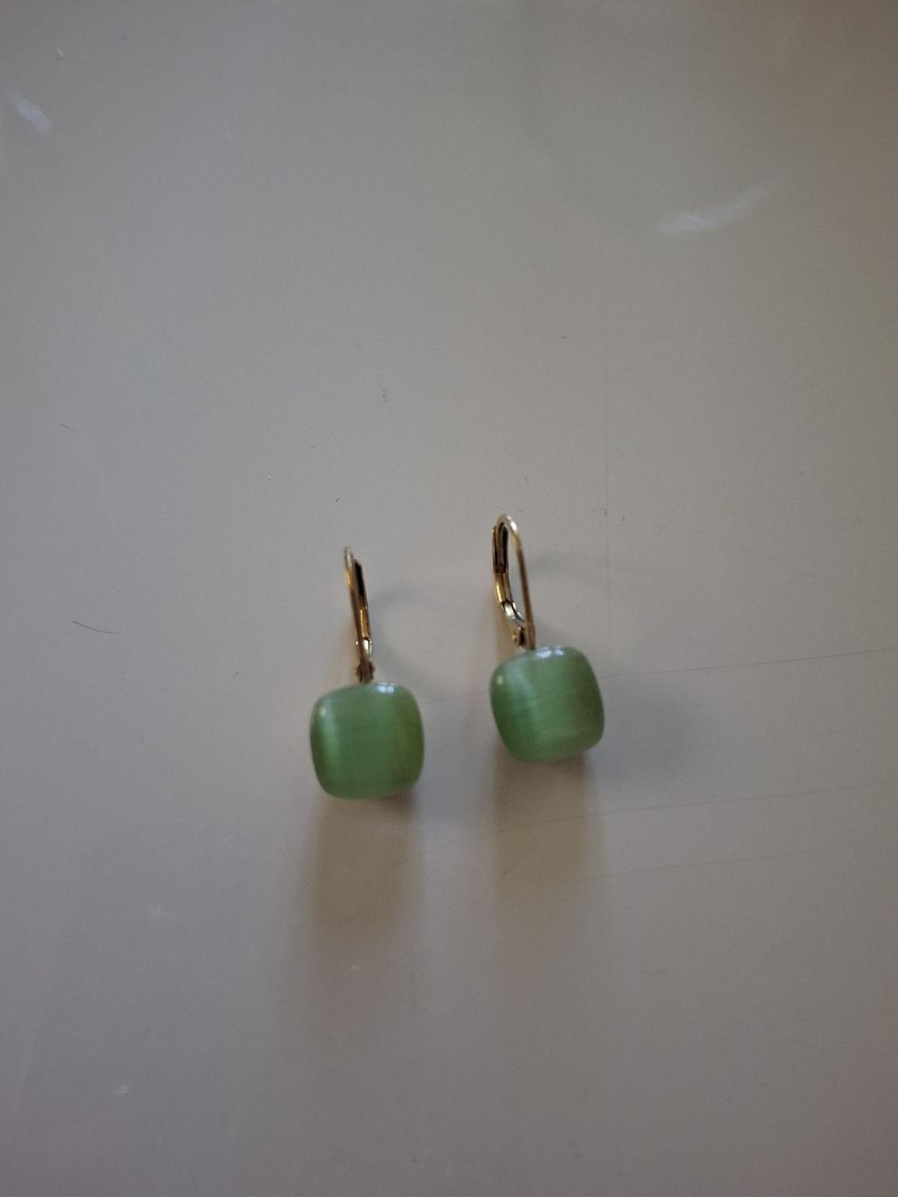 Orecchini pendenti & Orecchini a lobo: Boucles d'oreilles vert tendre  – Usato da Lausanne venduto da Cognitia