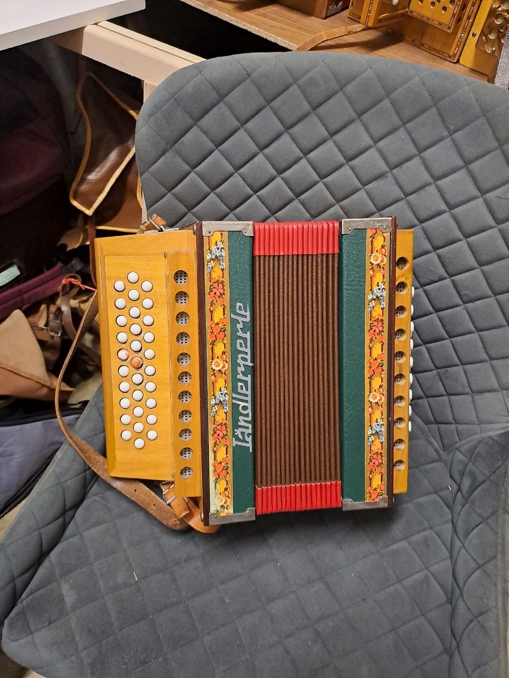 Strumenti musicali: schwyzerorgeli ton B – Usato da Villeneuve venduto da BibiVintage 5